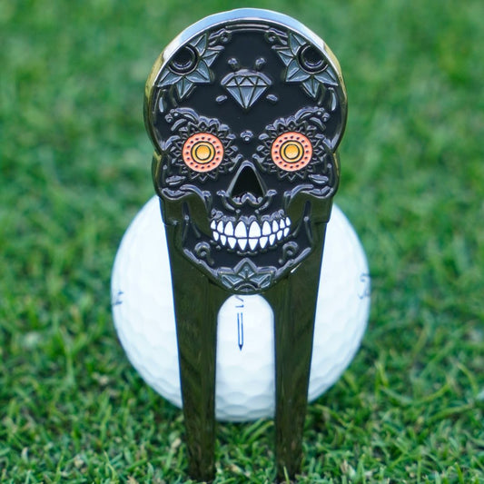 golf divot tool skull design in black