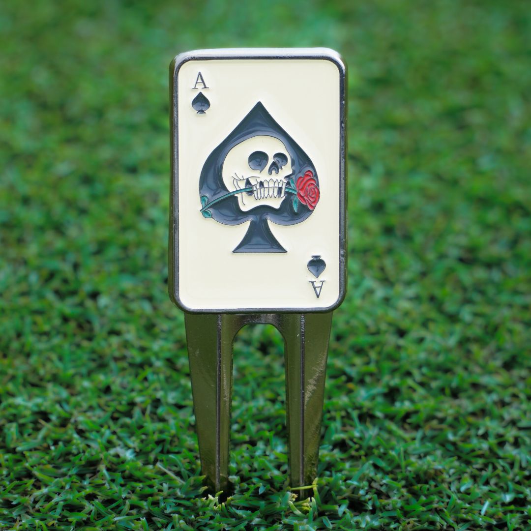 divot tool for golf with ace card design
